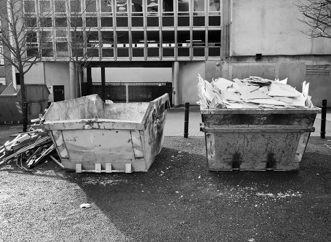 Local waste collection vehicle serving a commercial premises in London
